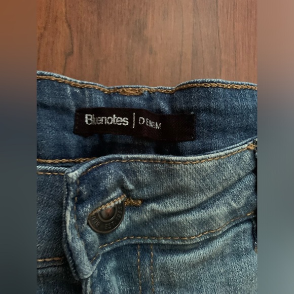 BLUENOTES Women’s Torn Jean Shorts Blue Size 34W - Picture 4 of 6